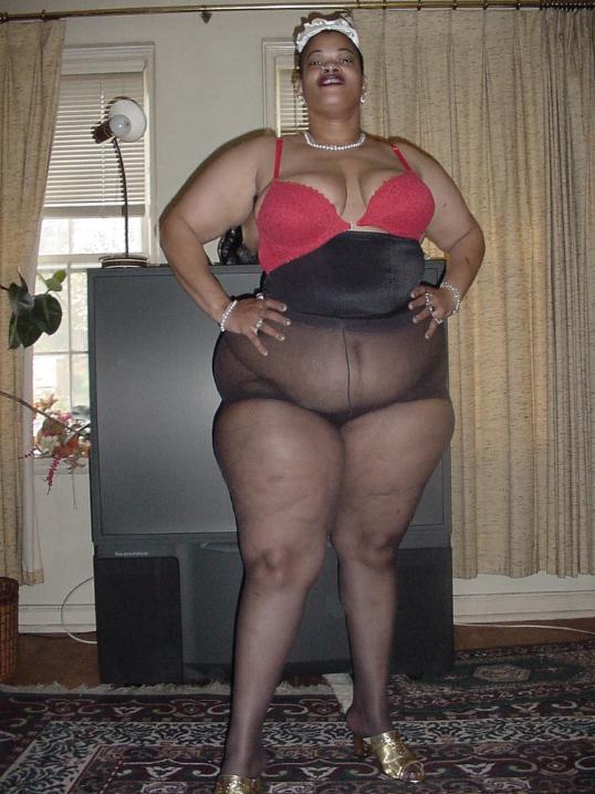 Big Fat Black Mama Pussy - Very big black mama shows her fat ass