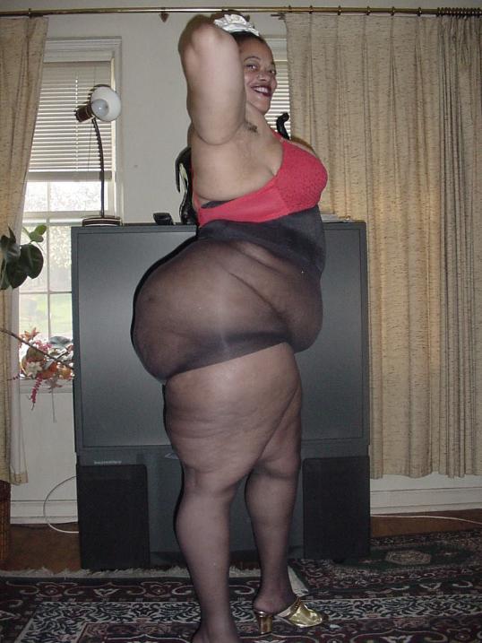 Very big black mama shows her fat ass